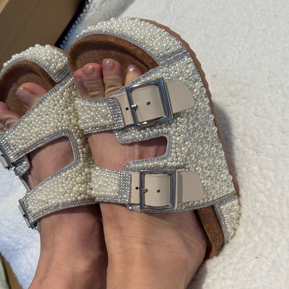 Steve Madden Blowout Pearl Embellished Sandals – Bone – Size 9.5
